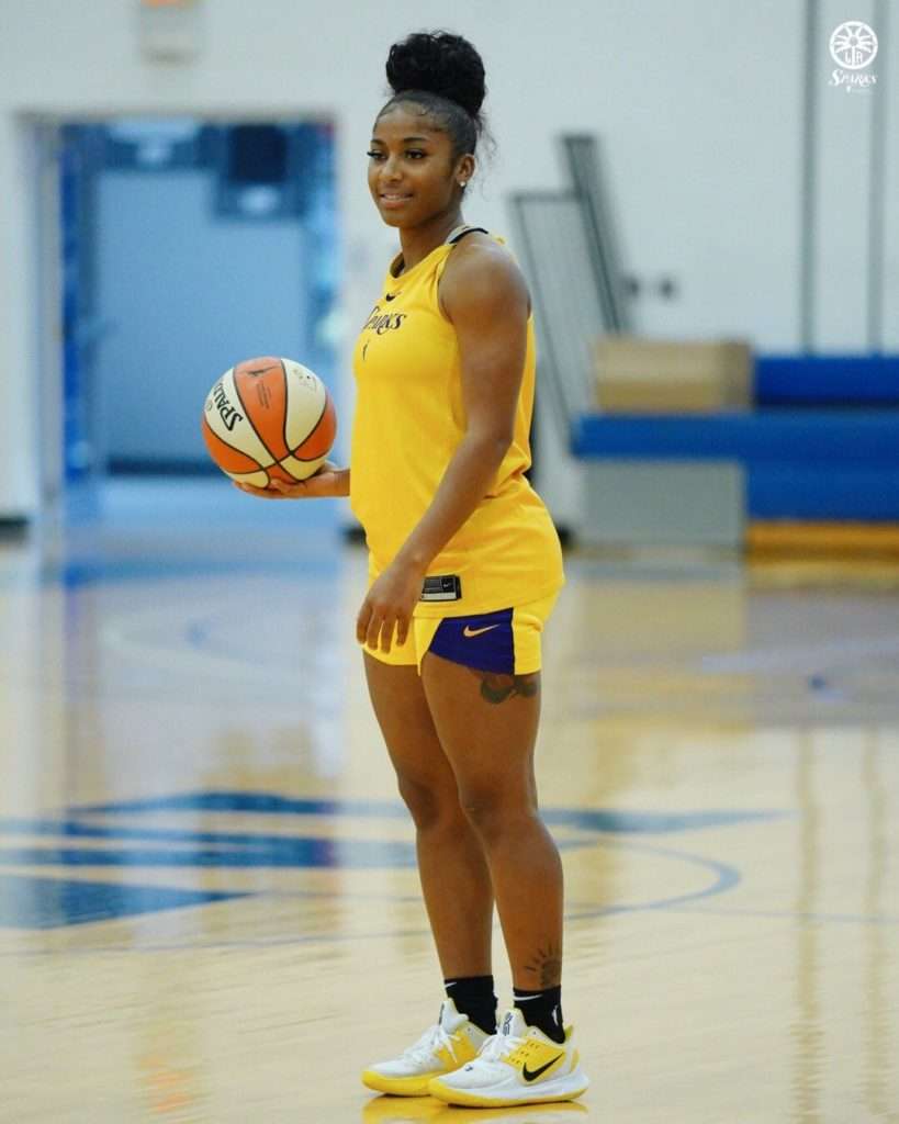 LA Sparks Resign Te'a Cooper - Made for the W